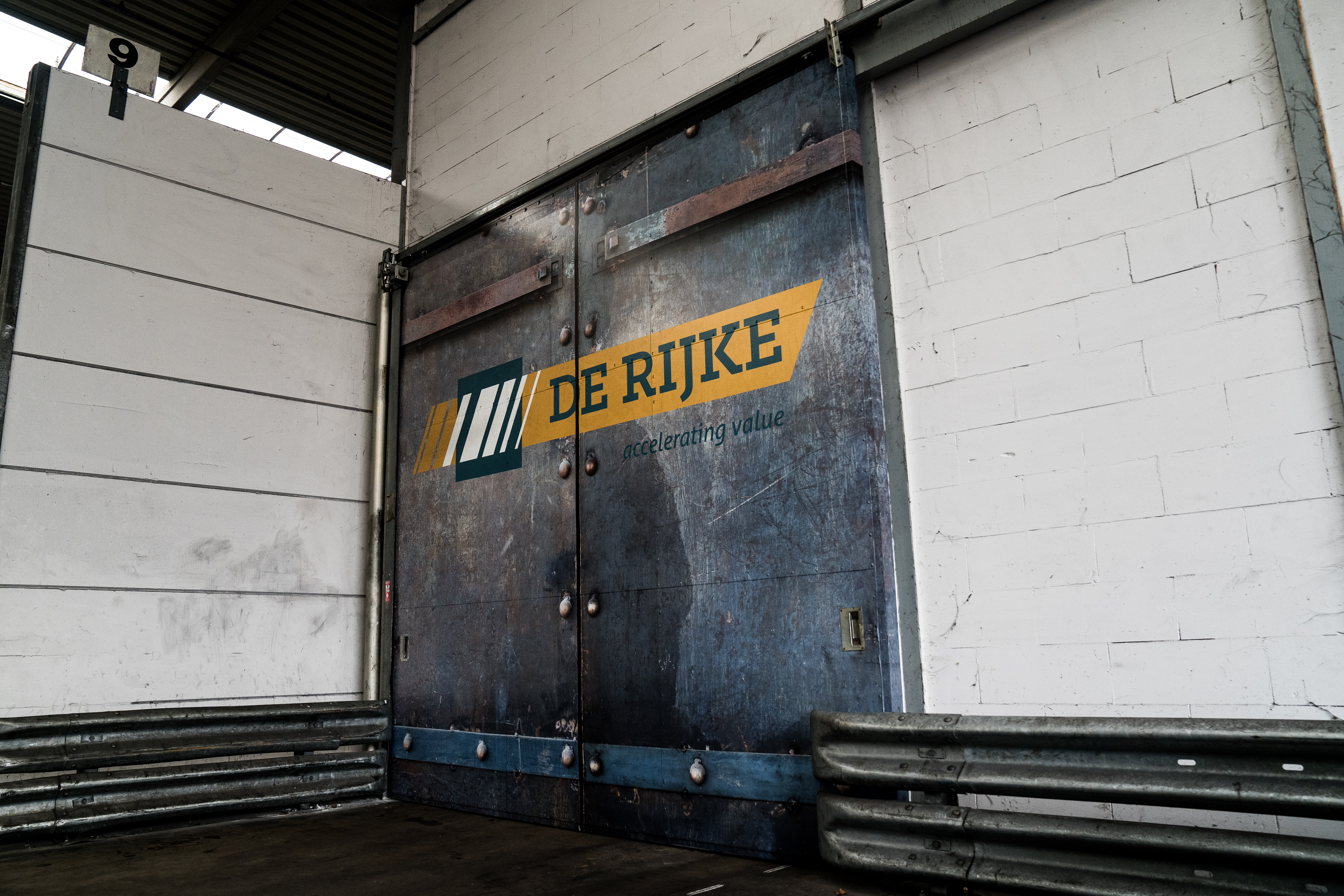 Grote deuren met De Rijke.jpg